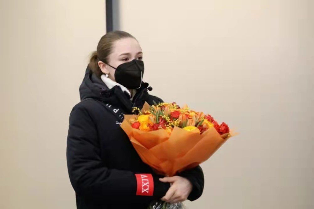 美女尿尿